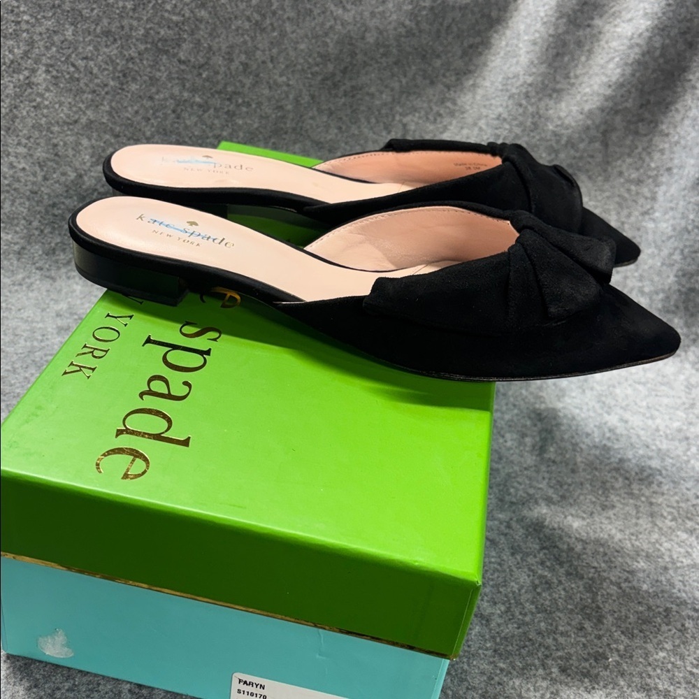 Kate Spade black suede pointed toe ruffled top mule shoes size 8 1/2 - Picture 3 of 11